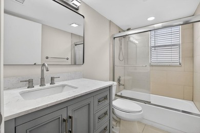 Beautifully updated corner unit in sought-after Boca Barwood! - photo 31