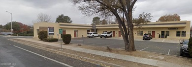 Very clean, attractive, well maintained office building; blocks - photo 2
