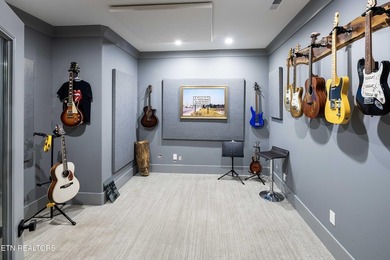 Every detail has been considered in this lakefront estate in - photo 33