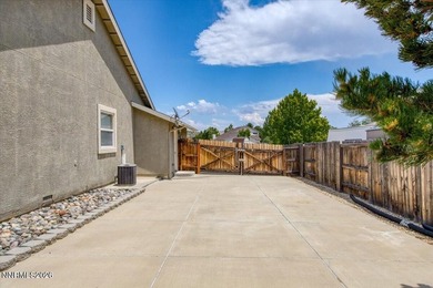 Great 3 bed,2 bath with views of the mountains and open area. It - photo 33
