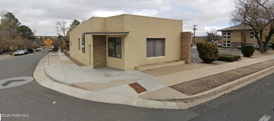 Very clean, attractive, well maintained office building; blocks - photo 4