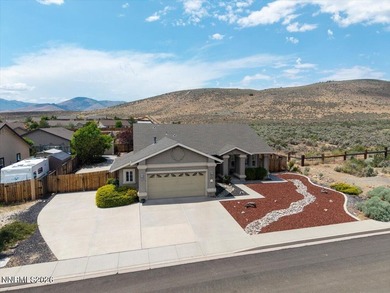 Great 3 bed,2 bath with views of the mountains and open area. It - photo 37