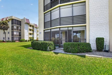 Beautifully updated corner unit in sought-after Boca Barwood! - photo 37