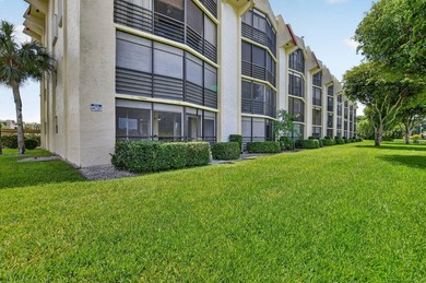Beautifully updated corner unit in sought-after Boca Barwood! - photo 38