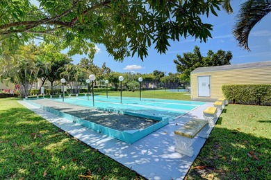 Beautifully updated corner unit in sought-after Boca Barwood! - photo 50