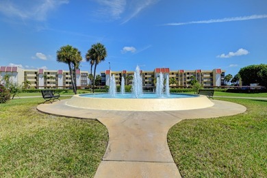 Beautifully updated corner unit in sought-after Boca Barwood! - photo 52