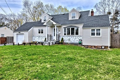 UPDATED SPACIOUS CAPE , 4 BEDROOMS 2 BATHROOMS, EAT IN KITCHEN - photo 4
