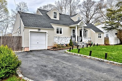 UPDATED SPACIOUS CAPE , 4 BEDROOMS 2 BATHROOMS, EAT IN KITCHEN - photo 5