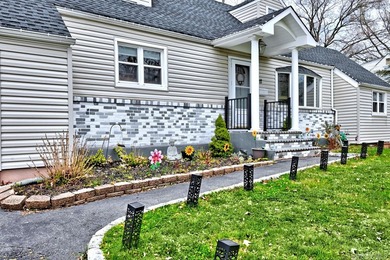 UPDATED SPACIOUS CAPE , 4 BEDROOMS 2 BATHROOMS, EAT IN KITCHEN - photo 6