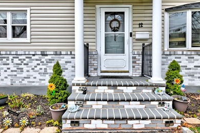 UPDATED SPACIOUS CAPE , 4 BEDROOMS 2 BATHROOMS, EAT IN KITCHEN - photo 7