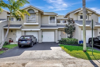 Lake Townhome/Townhouse For Sale in Deerfield Beach, Florida