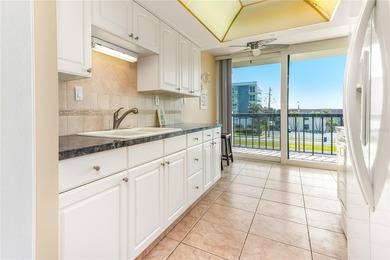 RESORT STYLE LIVING-UPDATED FULLY FURNISHED SPACIOUS CORNER - photo 15