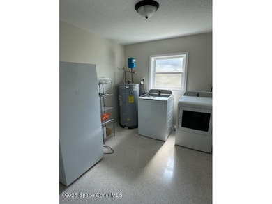 Completely Remodeled 3 Bed / 2 Bath Home - Move-In Ready! - photo 16