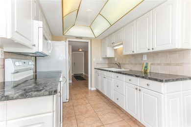 RESORT STYLE LIVING-UPDATED FULLY FURNISHED SPACIOUS CORNER - photo 17