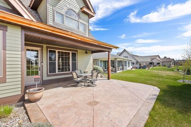 Overlooking the Eagle Bend Golf Course, this beautifully - photo 17