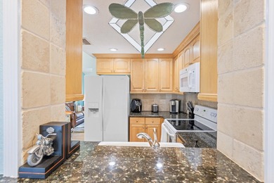 Welcome to 128 Banyan Circle, a meticulously maintained - photo 17
