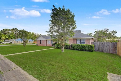 Welcome to this spacious and inviting 3-bedroom, 2-bath home - photo 5