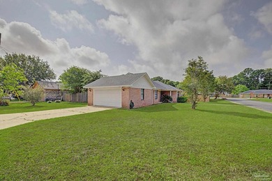 Welcome to this spacious and inviting 3-bedroom, 2-bath home - photo 8