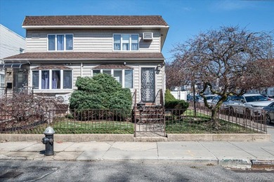 Welcome to this beautifully maintained 2-bedroom, 1.5-bath home - photo 2