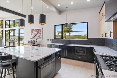 Stunning new modern home with breathtaking views located in Linn - photo 11