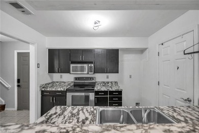 Move-in ready and ideally located in the heart of Chesapeake! - photo 11