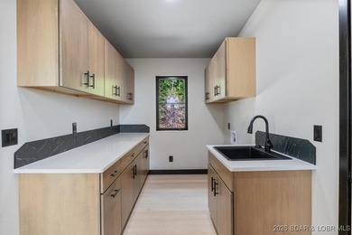 Stunning new modern home with breathtaking views located in Linn - photo 12