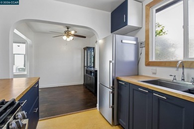 Rare Investment / Live-in Opportunity! A charming and highly - photo 12