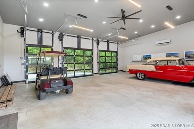 Stunning new modern home with breathtaking views located in Linn - photo 13