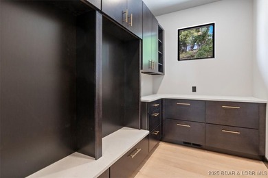 Stunning new modern home with breathtaking views located in Linn - photo 16