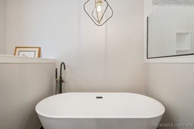 Stunning new modern home with breathtaking views located in Linn - photo 22