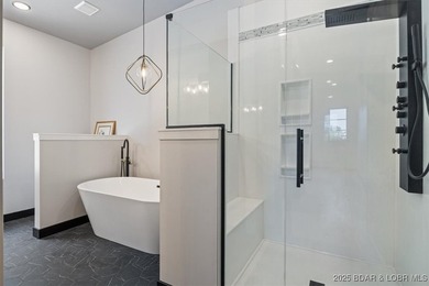 Stunning new modern home with breathtaking views located in Linn - photo 23