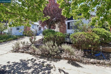 Rare Investment / Live-in Opportunity! A charming and highly - photo 24