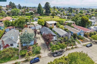 Rare Investment / Live-in Opportunity! A charming and highly - photo 27