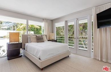 Set against the cinematic backdrop of Malibu's sparkling - photo 27