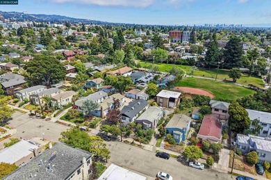 Rare Investment / Live-in Opportunity! A charming and highly - photo 28