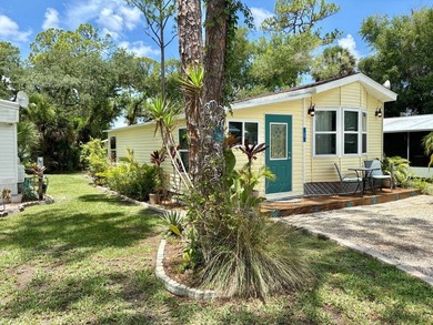 Come view this sunshine yellow cottage located in Ramblers Rest - photo 2