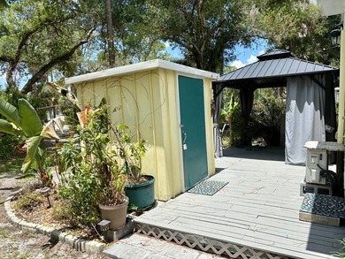 Come view this sunshine yellow cottage located in Ramblers Rest - photo 3