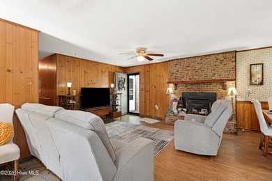SELLER OFFERING $2,000 IN CLOSING COSTS. 3-bedroom, 2-bath brick - photo 5
