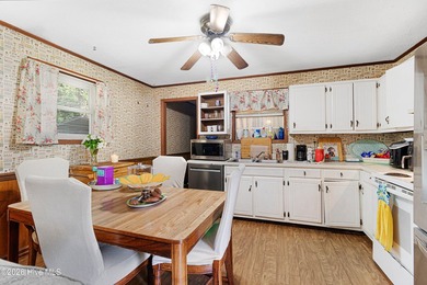 SELLER OFFERING $2,000 IN CLOSING COSTS. 3-bedroom, 2-bath brick - photo 7