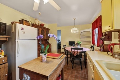 Welcome to easy living in this charming 3-bedroom, 1-bath ranch - photo 3