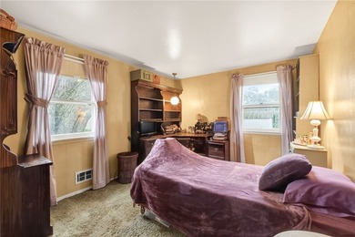 Welcome to easy living in this charming 3-bedroom, 1-bath ranch - photo 10