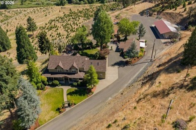 Exceptional 42+/- acre luxury estate featuring a custom - photo 3