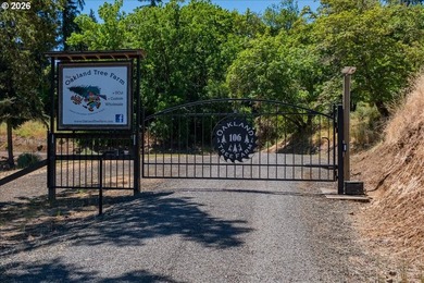 Exceptional 42+/- acre luxury estate featuring a custom - photo 6