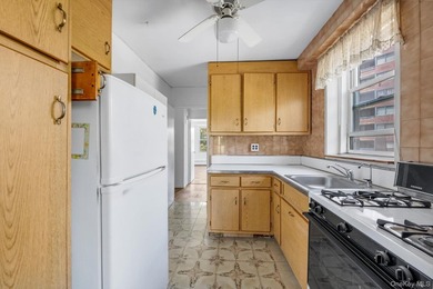 Welcome to this spacious and inviting 2-bedroom, 1-bath co-op - photo 6