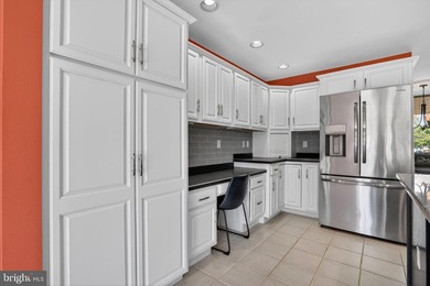 This absolutely pristine, well maintained and much loved home - photo 12