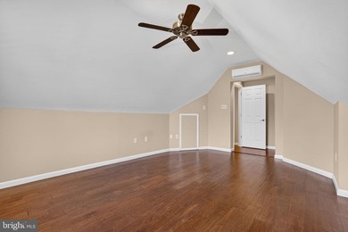 This absolutely pristine, well maintained and much loved home - photo 25