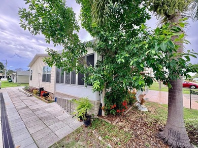 Welcome to your own tropical paradise in beautiful Punta Gorda - photo 2