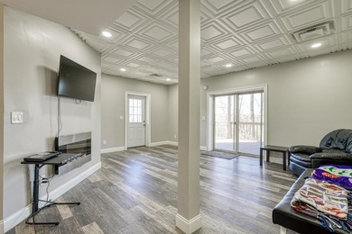 Welcome to this beautifully maintained lakefront residence - photo 20