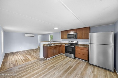 This 2-bedroom, 1-bath single-wide home offers a great - photo 1