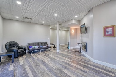 Welcome to this beautifully maintained lakefront residence - photo 21